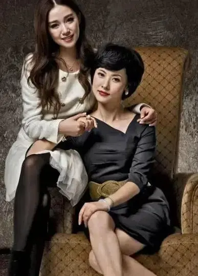 母女双峰会的惊悚秘密：家庭深渊与心理恐怖的深度碰撞